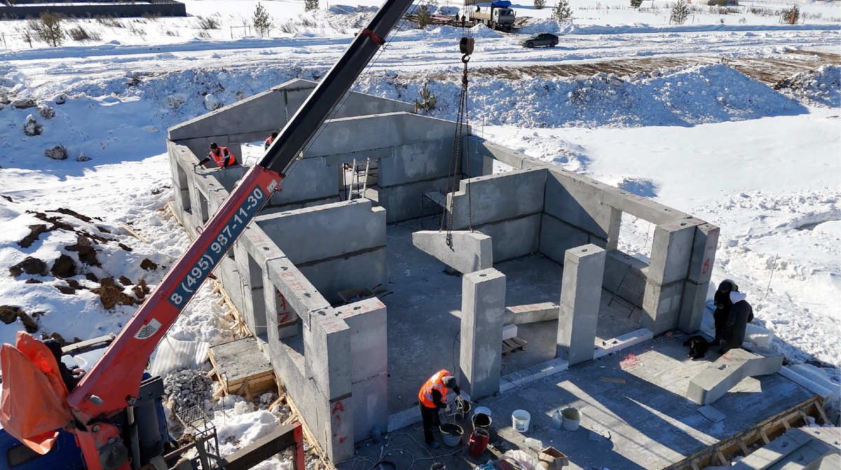 Возведение коробки одноэтажного дома из теплобетона