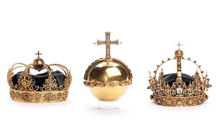Короны и держава Шведского короля и королевы