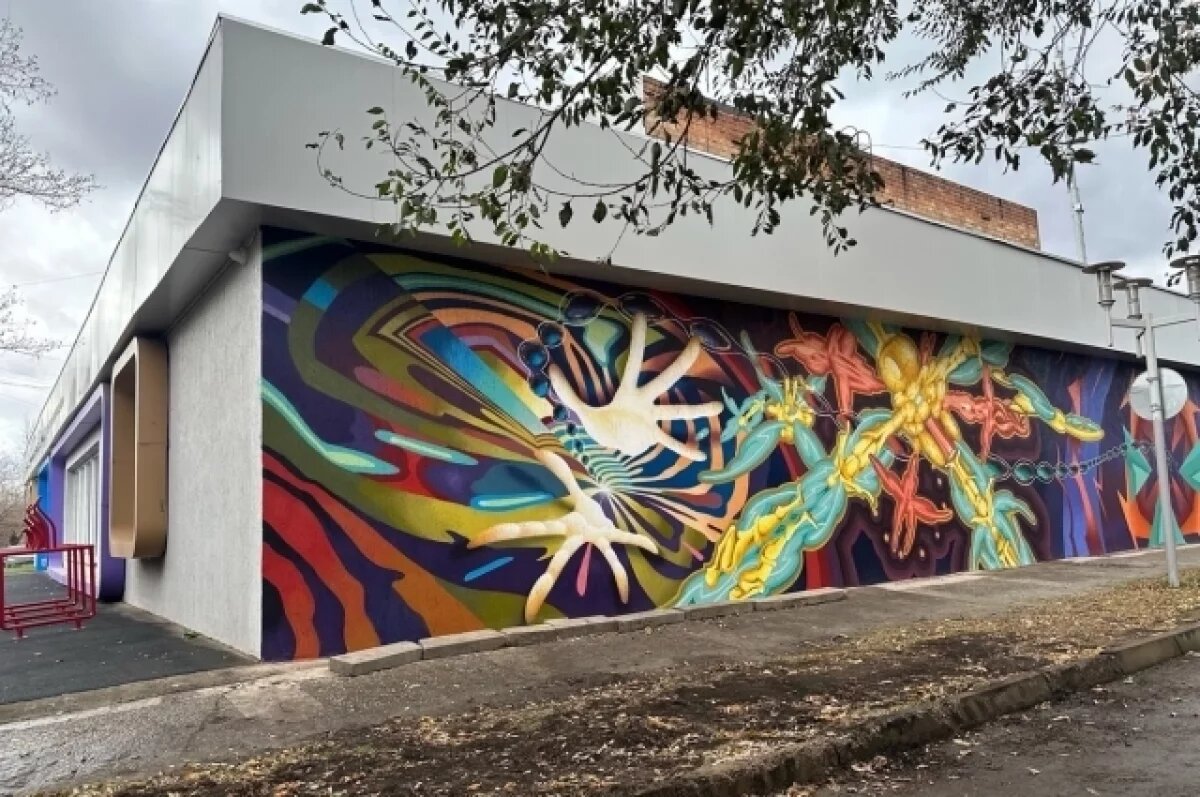    В Красноярске уличные художники нарисовали новую картину