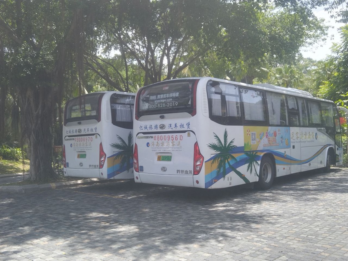 Вот эта компания будет с вами всю поездку, именно её автобусы будут вас перевозить из аэропорта, в аэропорт, на экскурсии и, кстати, ещё в одно место, о которому скоро скажу!…