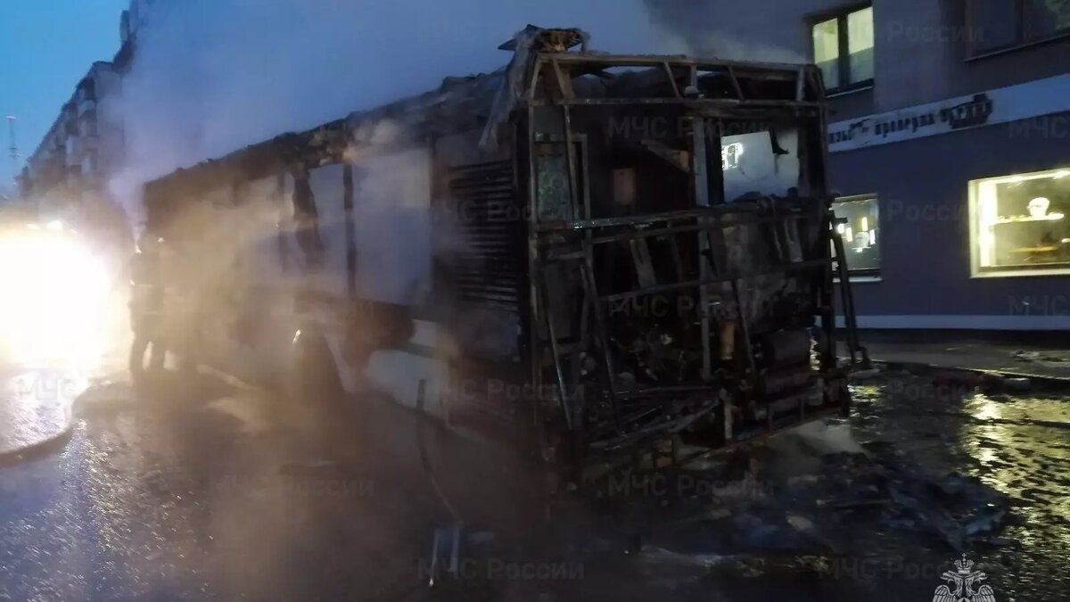     Автор: МЧС иллюстрация Источник: Видео тг канал Ростов ДТП