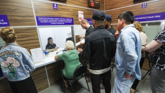    В Москве анонсировали выдачу мигрантам электронных удостоверений с 2025 года Роман Захаров