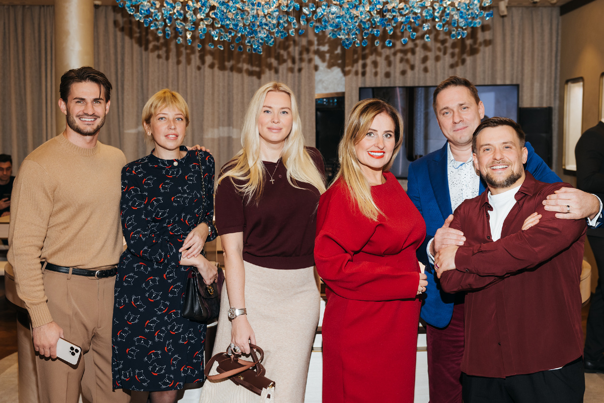 Илья Клюев, основатель ювелирного дома CLUEV, и Игорь Ситкилов, руководитель архитектурного бюро SIO, с гостями вечера