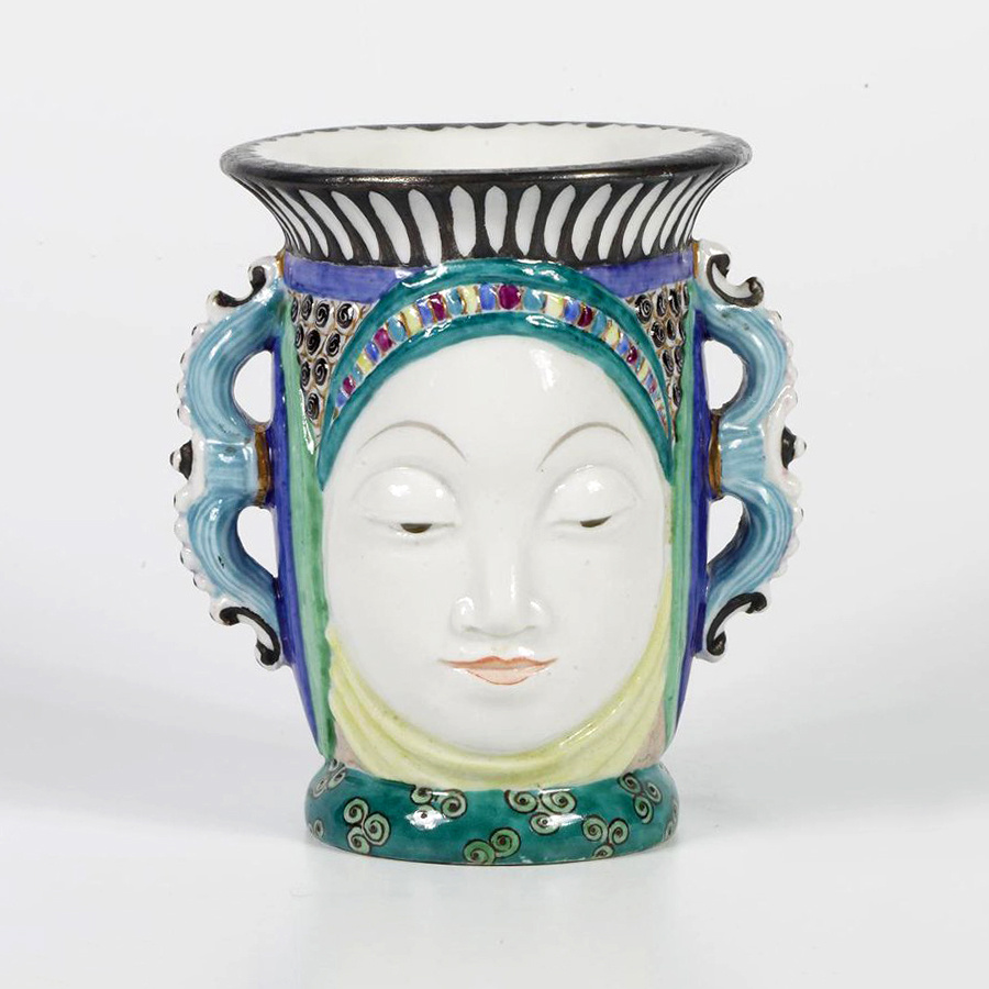 Ваза «Индокитай». 1930-е, ЛФЗ. Автор формы Наталия Яковлевна Данько, автор росписи  Елена Петровна Кубарская