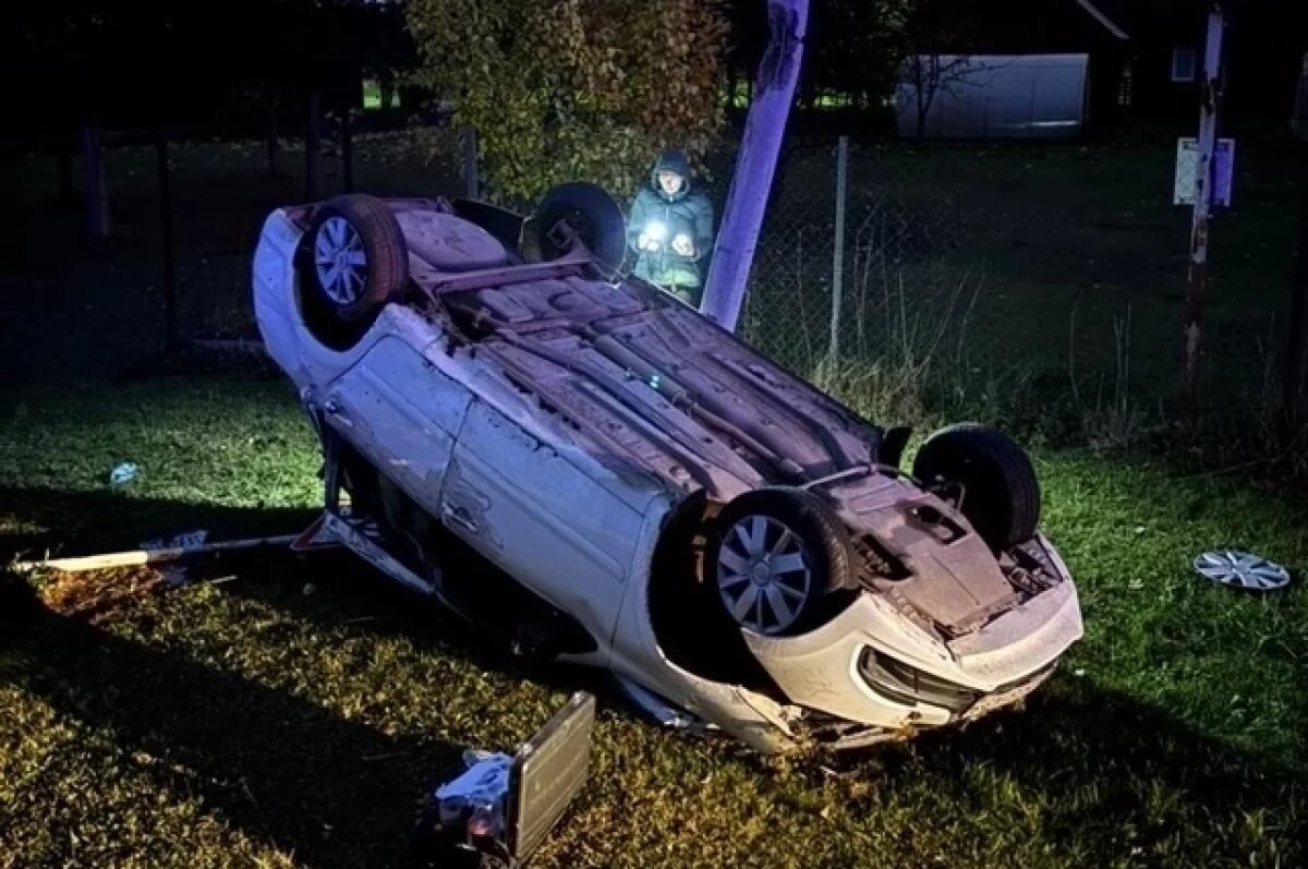    В Конаковском округе перевернулось авто, за рулём сидел подросток
