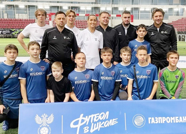 Школьники Кунгурского округа и знаменитые футболисты