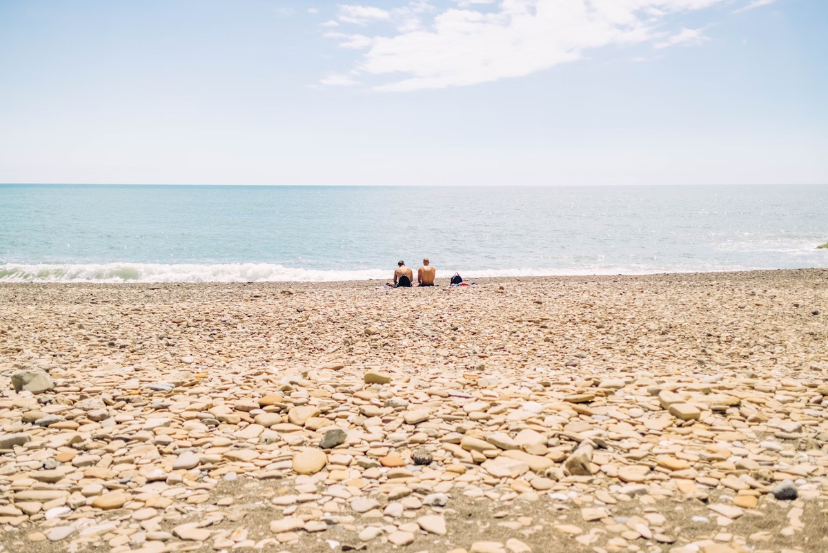 Источник: https://unsplash.com/photos/people-on-beach-during-daytime-DsaU21NT3O4
