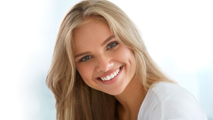 он все понял ивзял её за руку