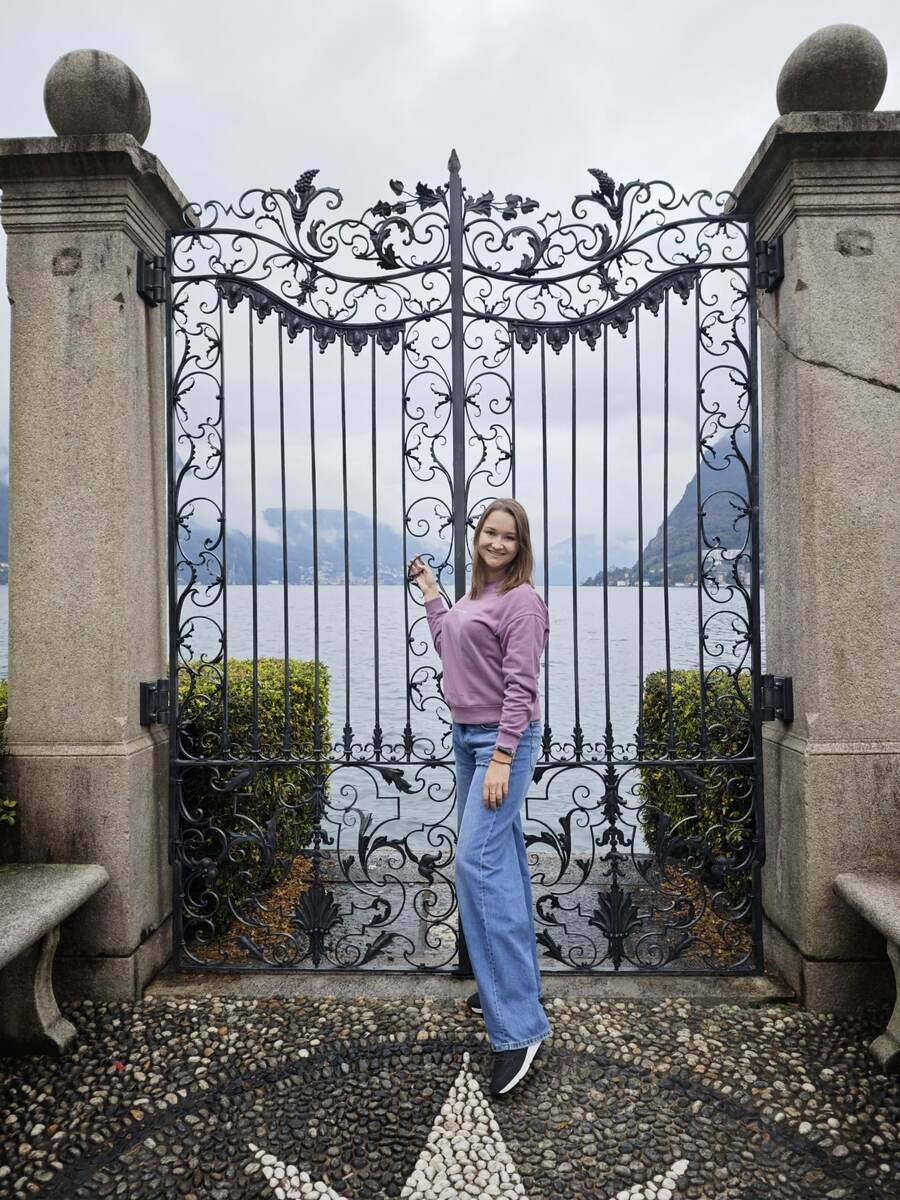 Я здесь благодаря командировке. Неизвестно, добралась бы сюда самостоятельно, и если да, то когда?