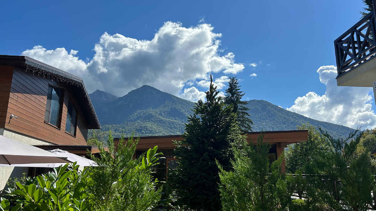 Живописные виды Красной Поляны.