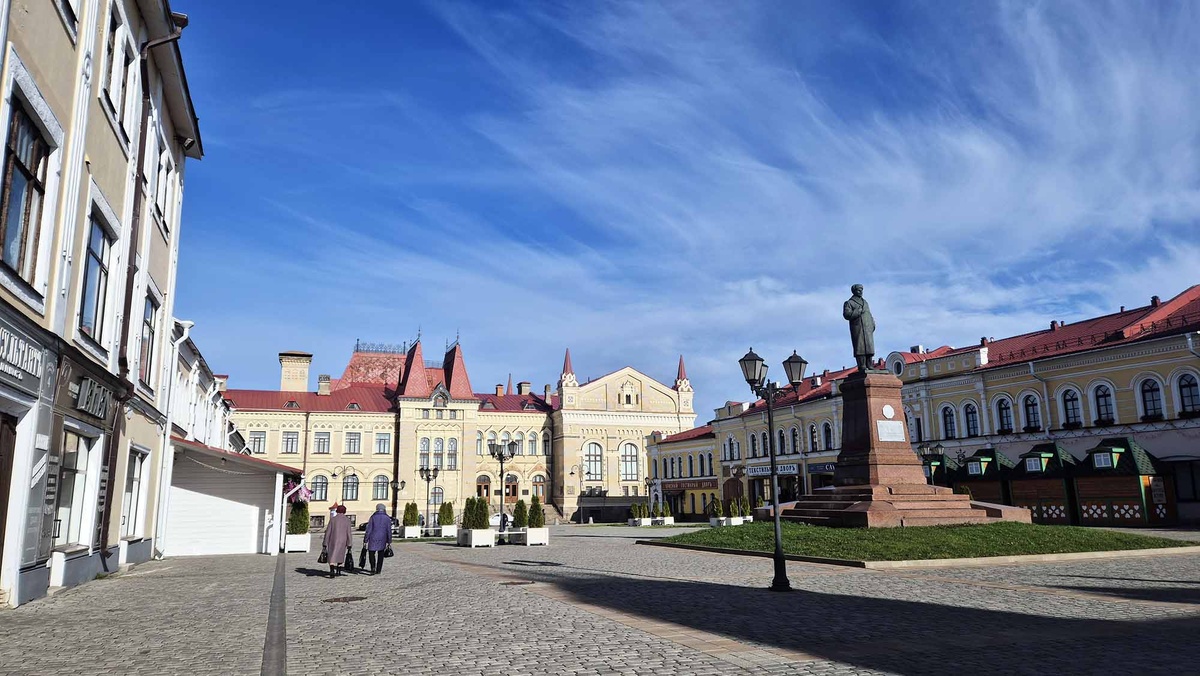 В самом центре Рыбинска находится вовсе не пафосный ресторан, а самая обычная столовая. Листайте галерею, чтобы увидеть ещё фото