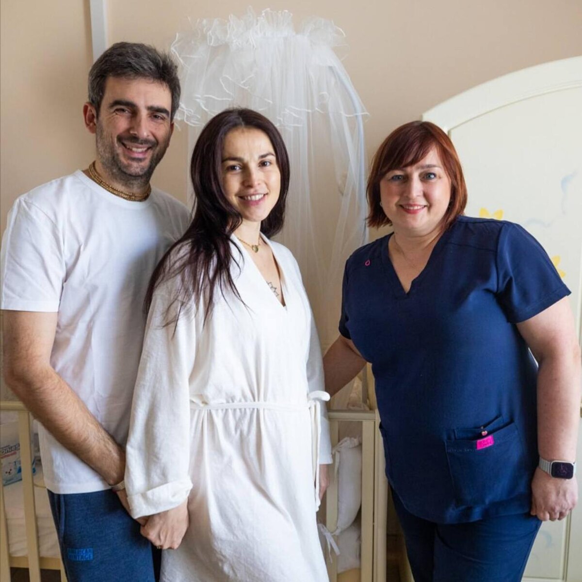    Сати Казанова с мужем и своим врачом Соцсети