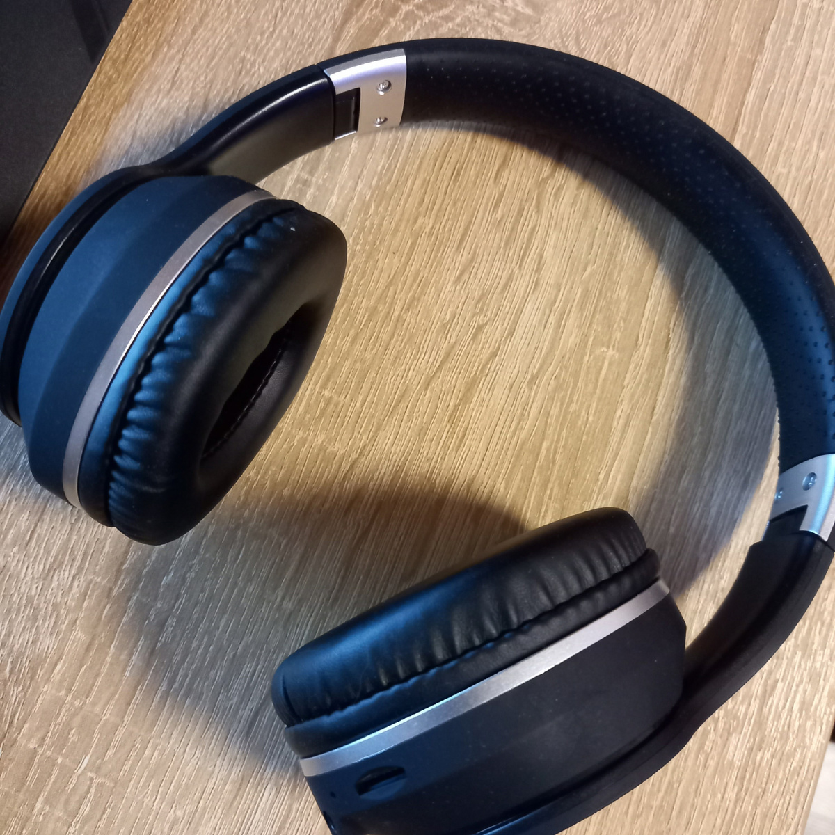 ...наушники.