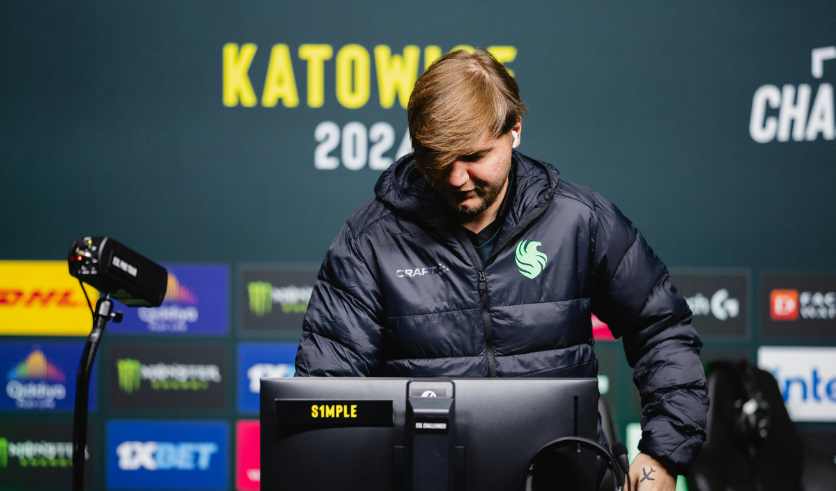     Александр s1mple Костылев