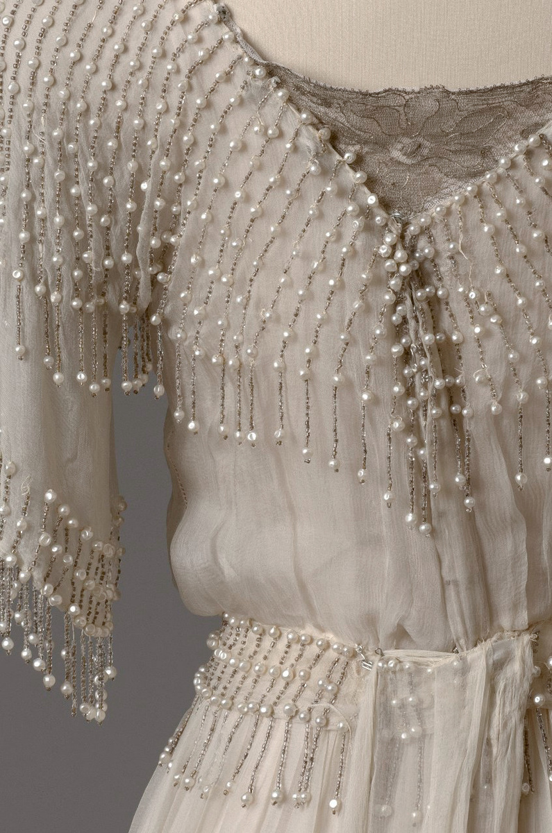 Платье великой княжны Татьяны Николаевны. Мастерская Августа Бризака. Россия, начало XX века. Деталь.