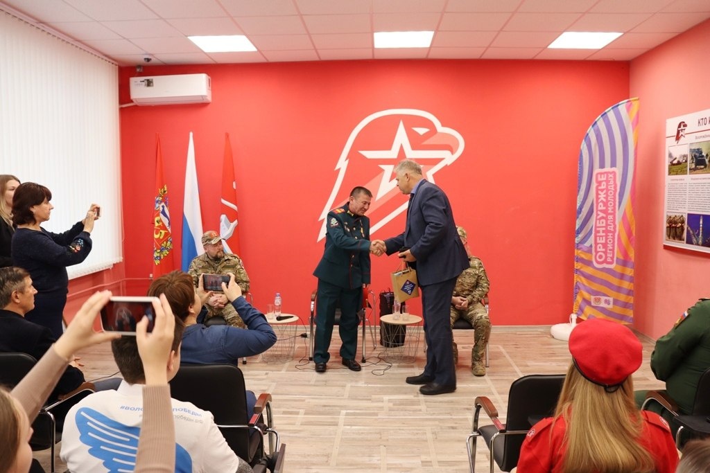  📷    В Гайском округе прошла встреча молодежи с Героем России Аблькасном Туремуратовым Кристина Просвиркина