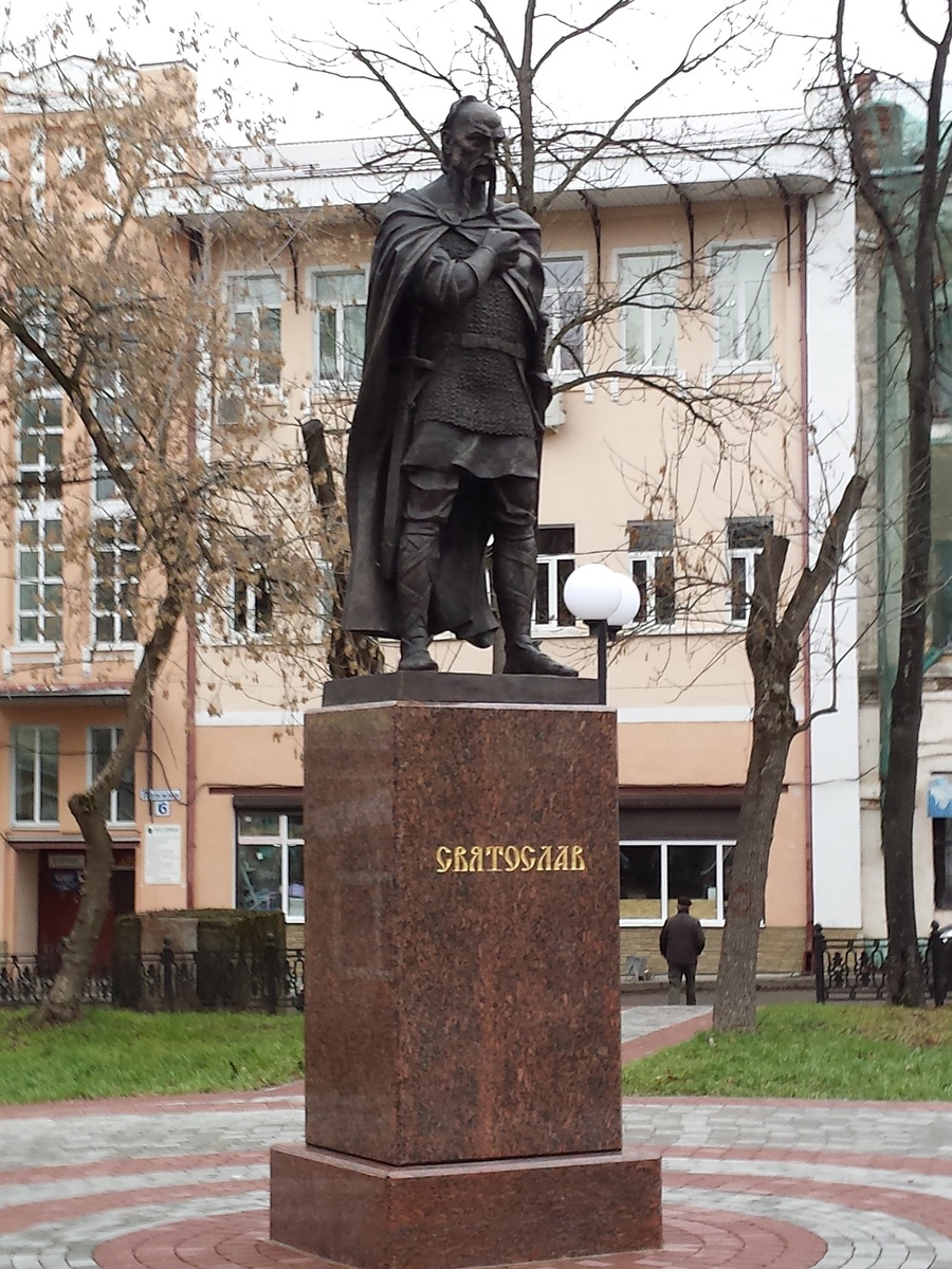 Памятник князю в Серпухове