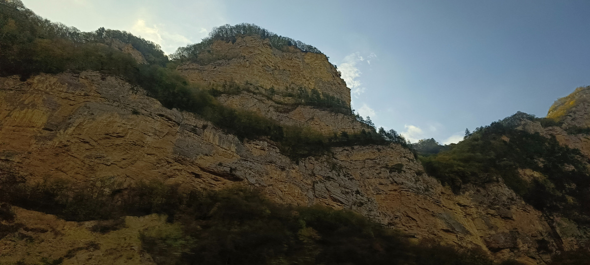 Такая живописная дорога на Чегет 