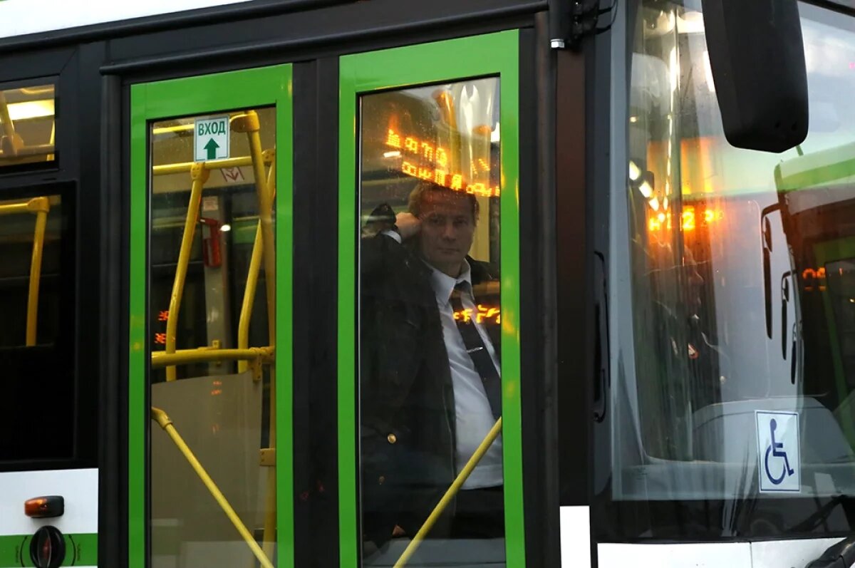    Полиция устанавливает личность нижегородца, мешавшего движению автобуса