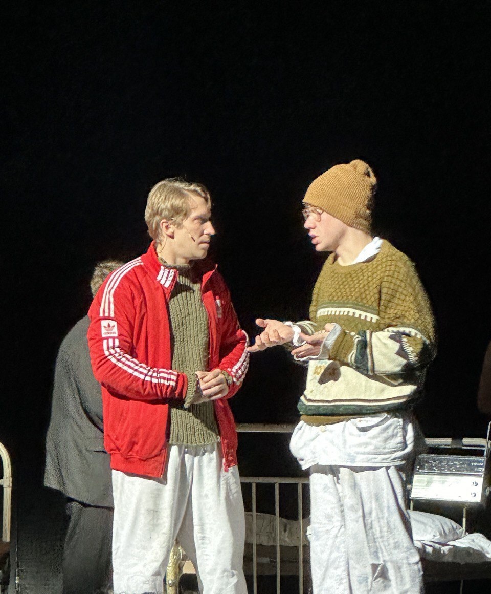 Андрей и Игнат (Павел Комаров). «Сказка про последнего ангела». Театр Наций. Фото автора.