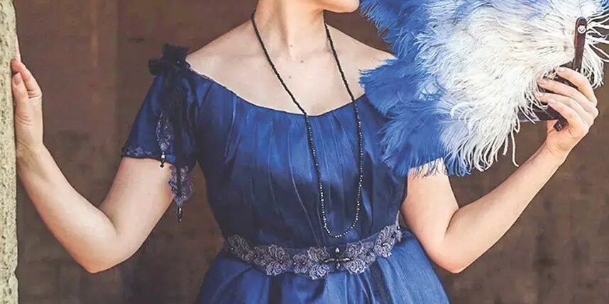    Старинные платья как нельзя кстати подходят для современных балов.Софья Казьмина