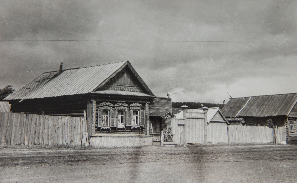 Дом Василия Старикова в Ставрополе (на Волге), на ул. Лузановской, начало 1950-х годов, фото из музея "Наследие"