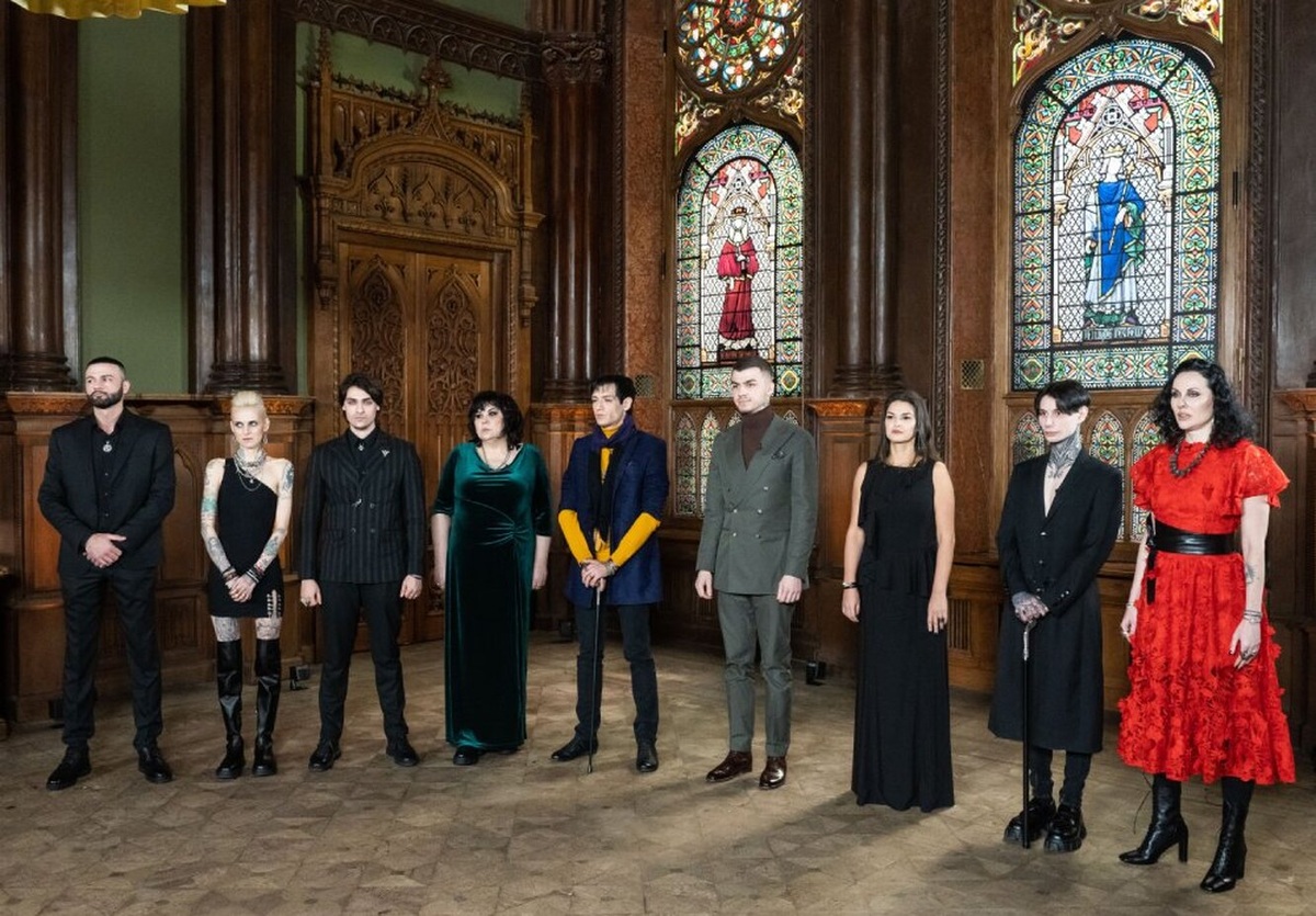 Битва Экстрасенсов - "сильнейшие участники". ИМХО, ребята просто пришли на кастинг низкобюджетного фильма про вампиров.