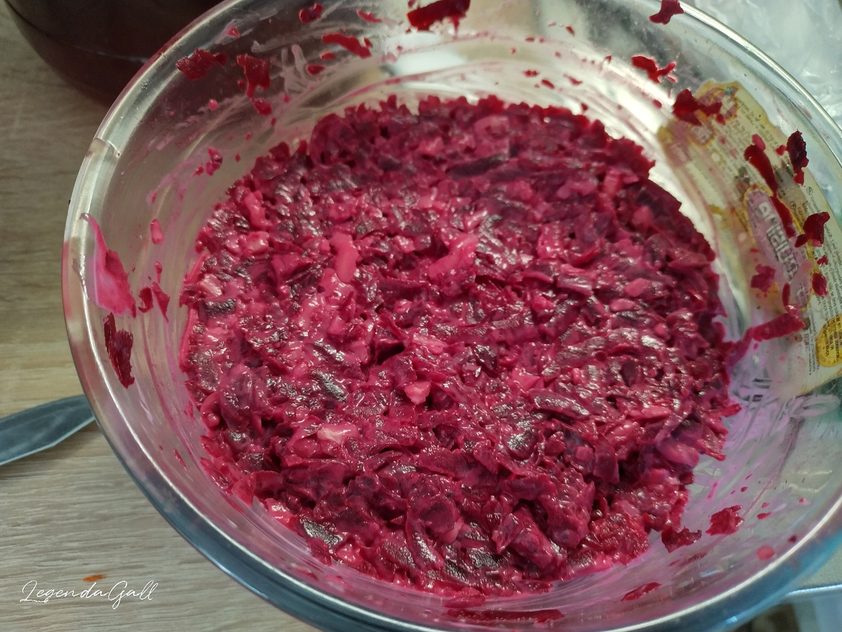 Натерла, заправила