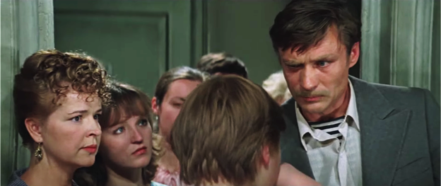 кадр из фильма 1983 года «Одиноким предоставляется общежитие», режиссёр Самсон Самсонов 