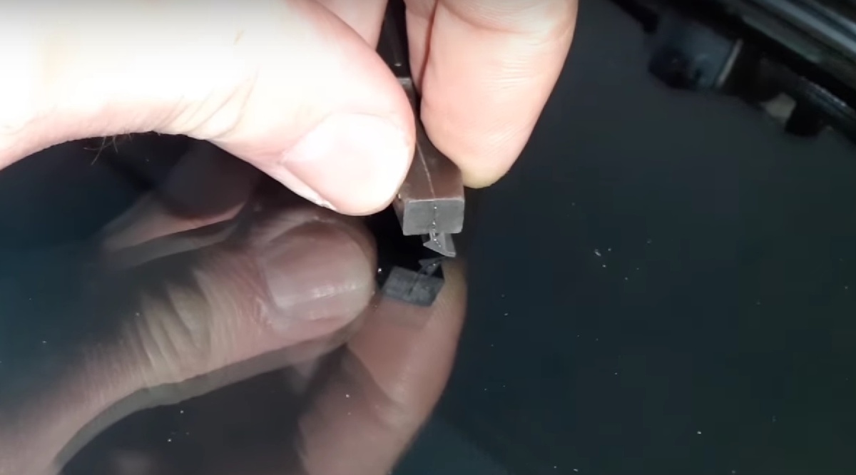 Правильное положение щётки, когда она идёт вверх