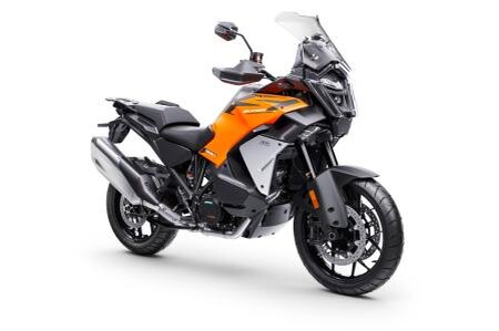 Это KTM 1390 Super Adventure S Evo 2025 года.