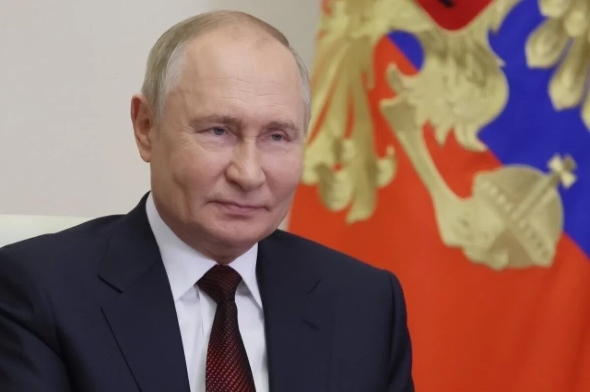    Путин обсудил с членами Совбеза работу с партнерами РФ на южном направлении