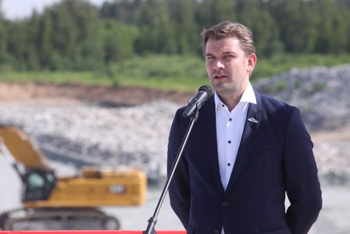 Дилевс заверяет, что стройка идет по плану © BNN.com