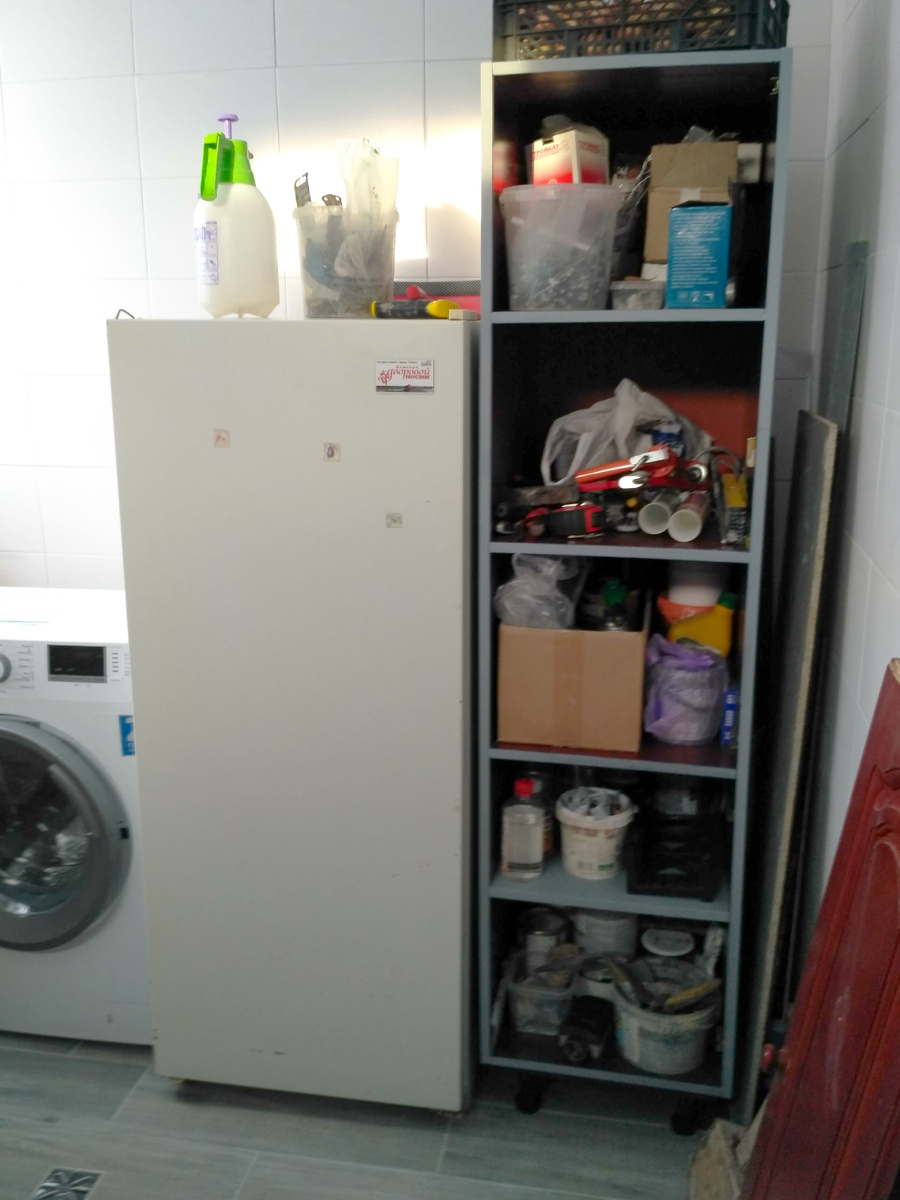 корпус покрасила в серый, а дверки потом вернула на место в исходном виде