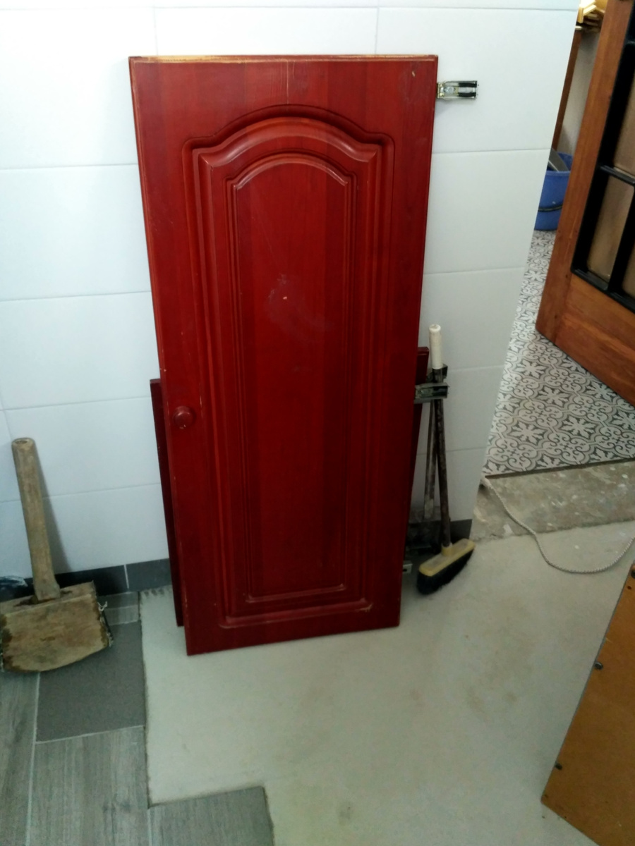 одна из дверок