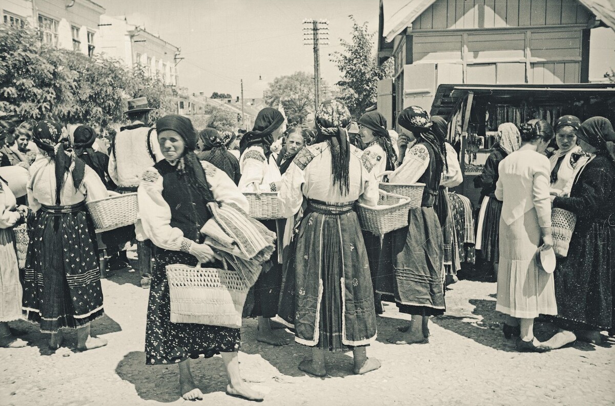    Базар в Надворной — украинские жители региона Покутье прибыли в город.