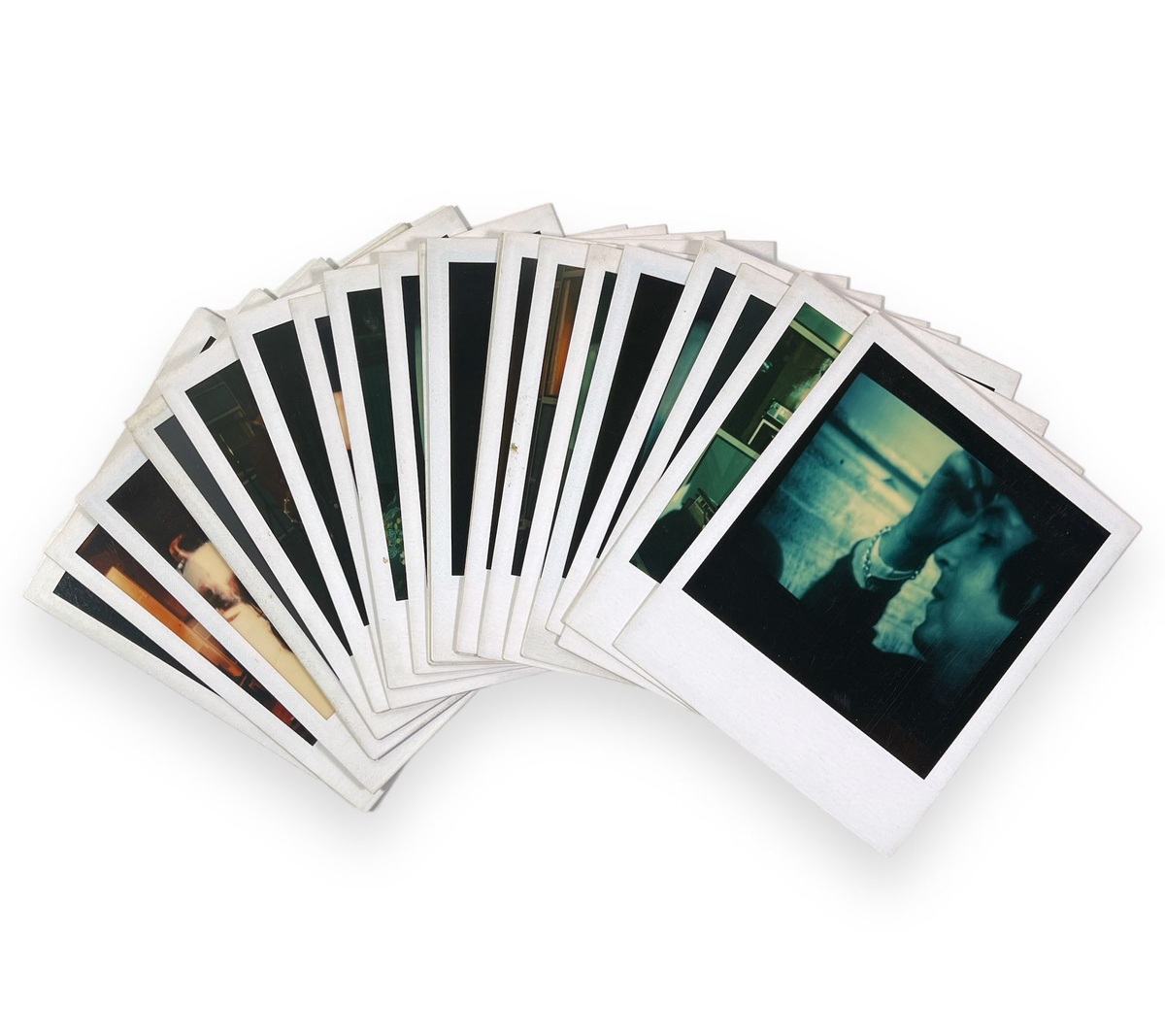 Съемка Линдой МакКартни на фотоаппарат марки "Polaroid" рабочих моментов записи.