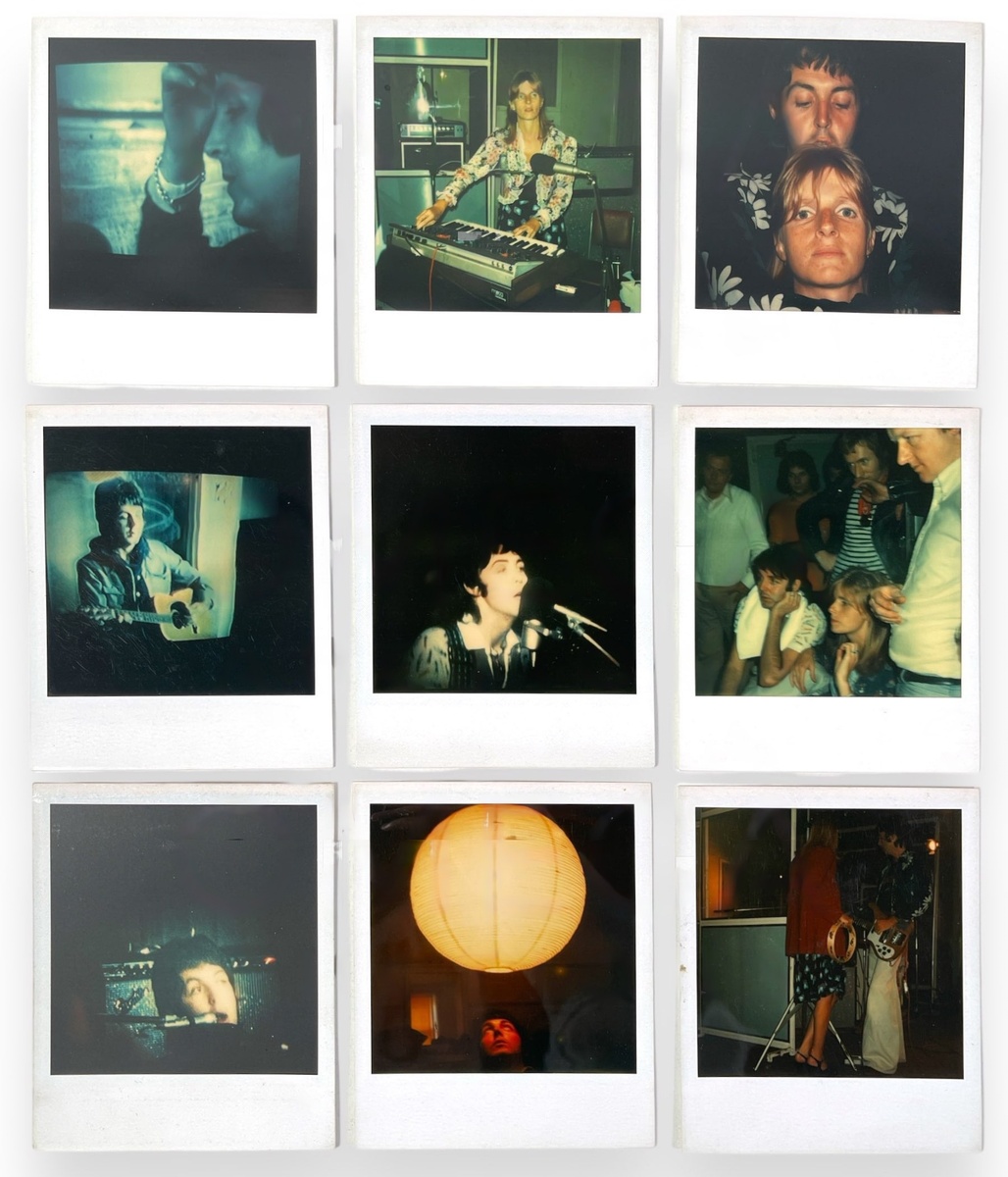 Съемка Линдой МакКартни на фотоаппарат марки "Polaroid" рабочих моментов записи.