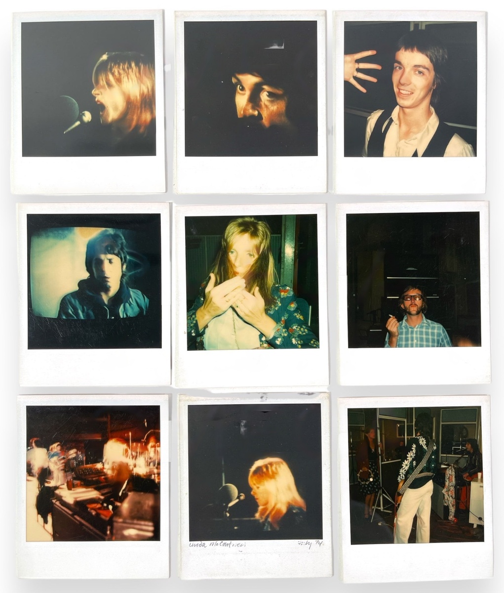 Съемка Линдой МакКартни на фотоаппарат марки "Polaroid" рабочих моментов записи.