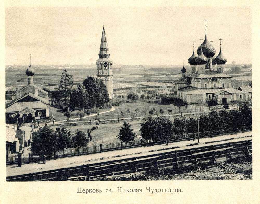 Церковь Николы в Меленках, нач. XX века. Слева - Успенская зимняя церковь. Снято, скорее всего, с колокольни храма Андрея Критского.