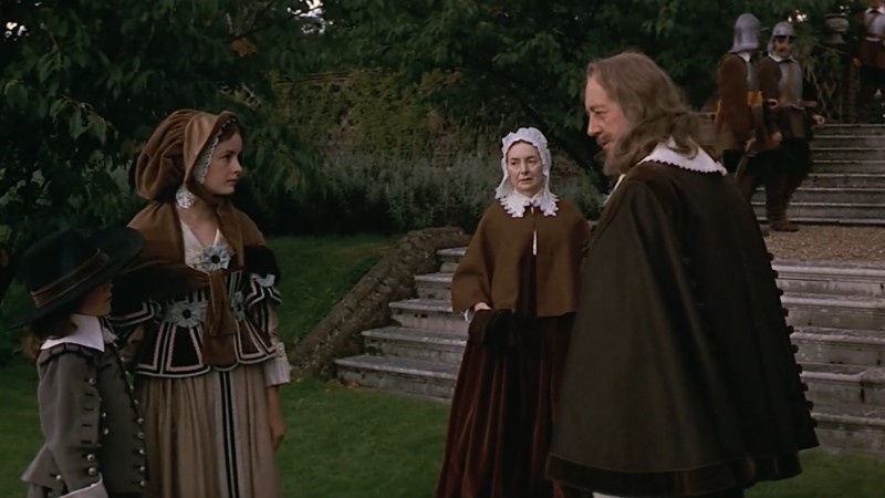 Король с детьми в Хэмптон-корте. Кадр из фильма "Кромвель" (1970).