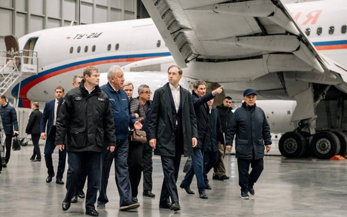 ​В рабочую поездку Дениса Мантурова вошли визиты на авиастроительные предприятия госкорпорации «Ростех». Фото: government.ru