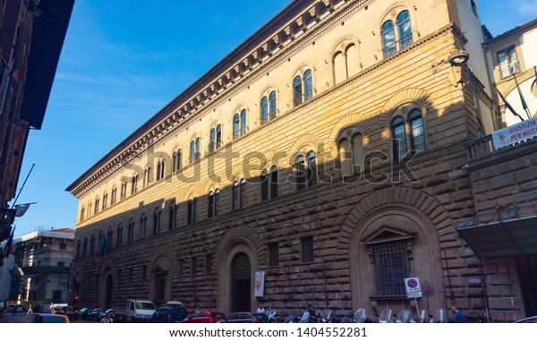 Florence September 2018 View Famous Palazzo​: стоковая фотография (редактировать), 1404552281
www.shutterstock.com