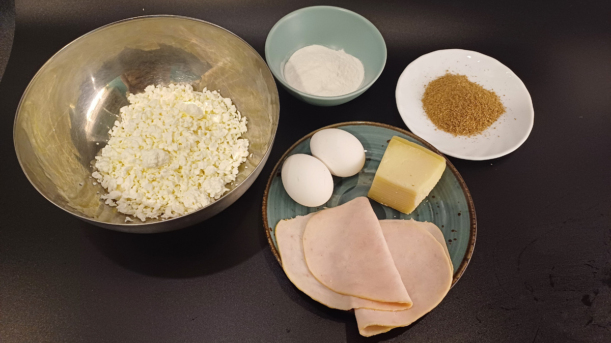 В начинку можно добавить варёную курицу вместо ветчини, вяленые томаты или Оливки. Начинки могут быть на любой вкус. Эксперементируйте и делитесь в комментариях 