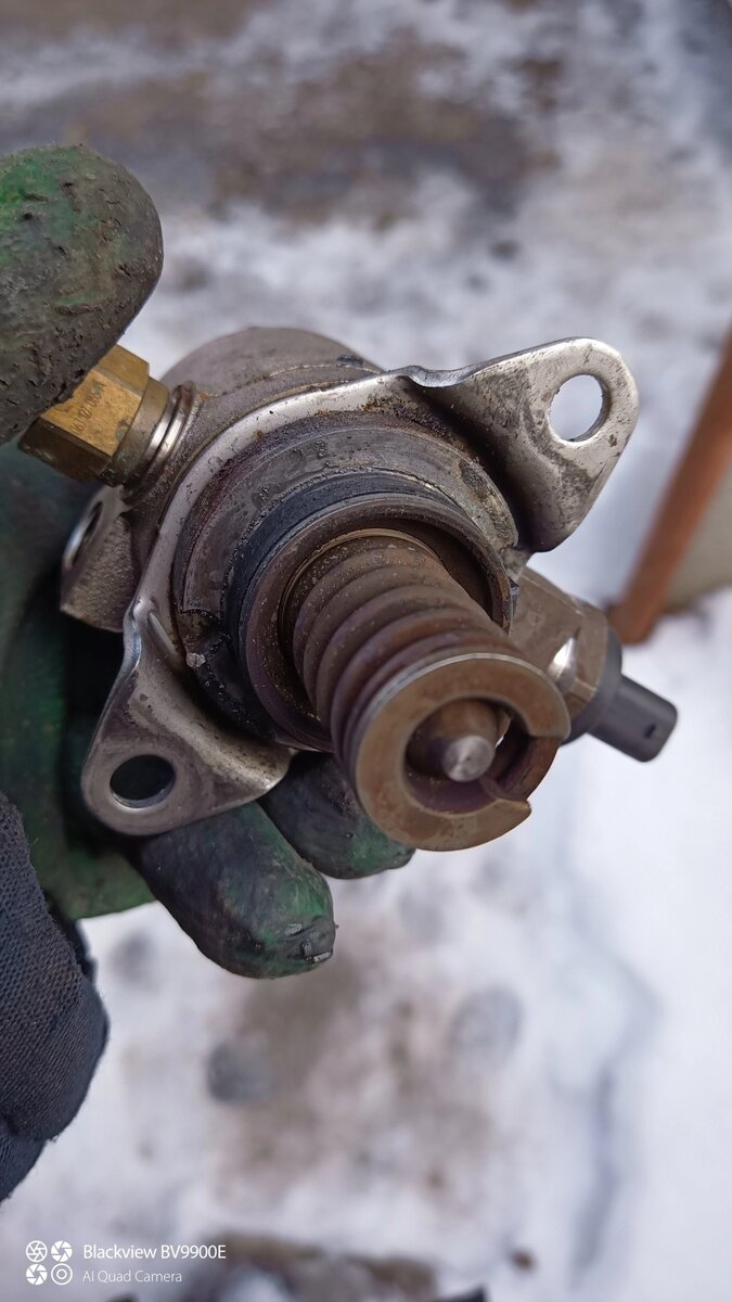 Эта пружина должна быть в масле