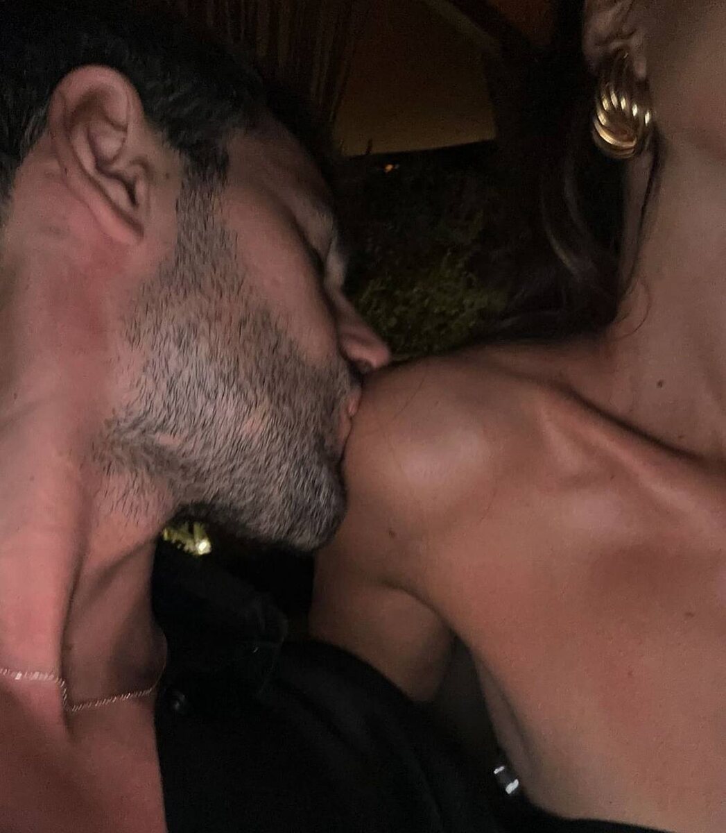 Я понимаю, что многие из вас были на разборах, видели примеры и, возможно, задумывались — как это, чувствовать настоящие перемены, когда вокруг поддержка и мощная женская энергия. Девочки на курсе уже заметили изменения в себе, а их уверенность и состояние только крепнут!

💫 Весь секрет — в окружении и практиках, которые помогают раскрыть свою женственность, убрать ограничения и наконец-то почувствовать себя легко и радостно. Представьте, что вас окружает сообщество, где каждая стремится быть счастливой, где вместе можно обсудить всё, от мыслей до чувств, и получать поддержку!

Так что, если вы все еще думаете — самое время выбрать путь к лучшему себе. Курс продолжается, и каждую неделю мы идем глубже, прорабатывая те вещи, которые, возможно, давно мешали вам чувствовать себя полноценной и ценной.

Присоединяйтесь и позвольте себе стать той женщиной, к которой стремятся лучшие мужчины! 💖

Как присоединиться можно узнать у моего ассистента, написав «хочу курс» https://alexaonik.com/telegram не упусти свой шанс🔥