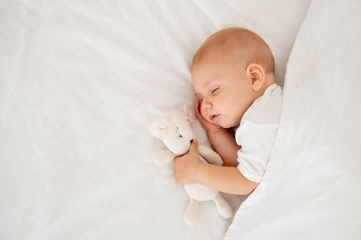 Как устроен детский сон и сколько спят малыши разного возраста. Источник: Shutterstock📷
