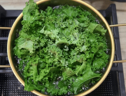 Запах варёной капусты..ммм...