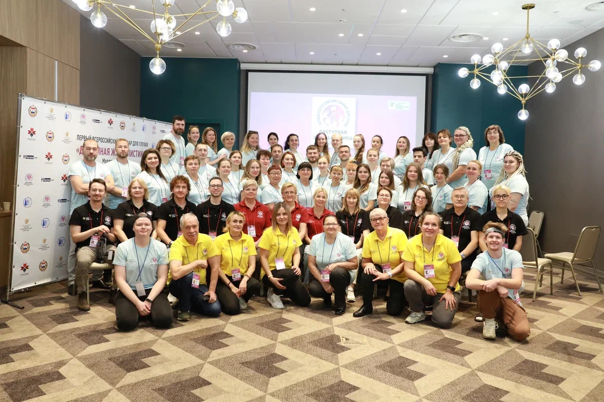 Групповое фото с участниками, организаторами, спикерами и волонтерами семинара "Доступная журналистика". Фото: Алексей Грачев