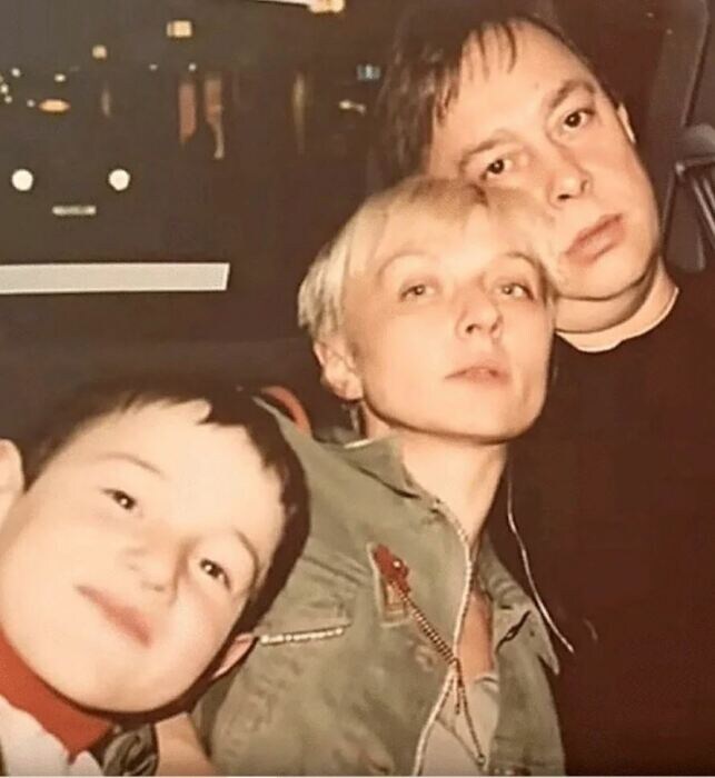 Владимир Дубовицкий и Татьяна Овсиенко с сыном. / Фото: iznat.com